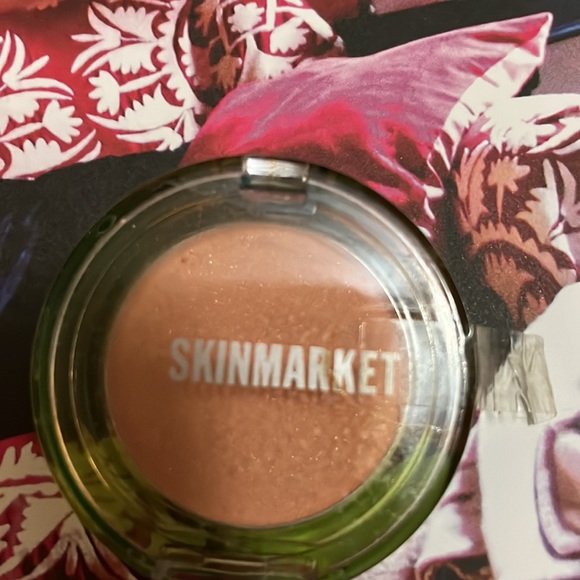 🧖🏻‍♀️💎🤍• SKINMARKET x Retired x Shanna’s Shadow🤍 - Picture 3 of 4